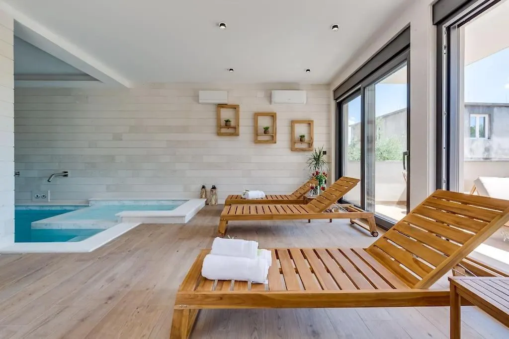 Terra Maiorum -12 Person Private Villa - Heated Pool And Water Massage Povljana Croatia