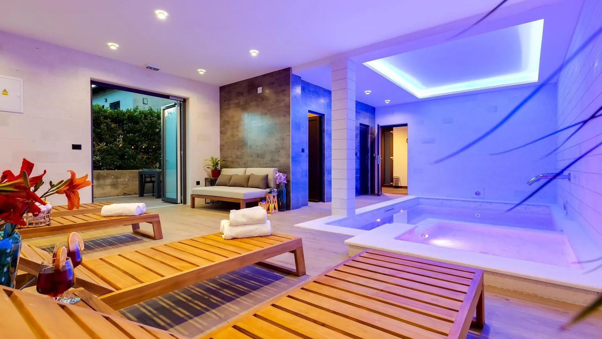 Terra Maiorum -12 Person Private Villa - Heated Pool And Water Massage Povljana