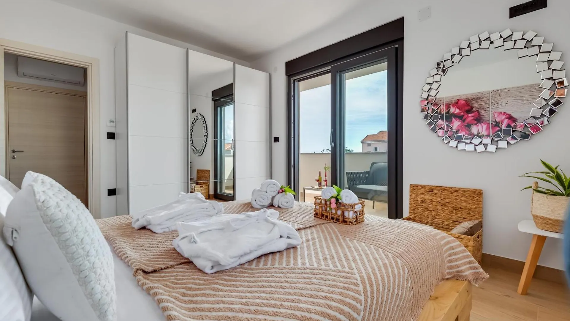 Terra Maiorum -12 Person Private Villa - Heated Pool And Water Massage Povljana 0*,