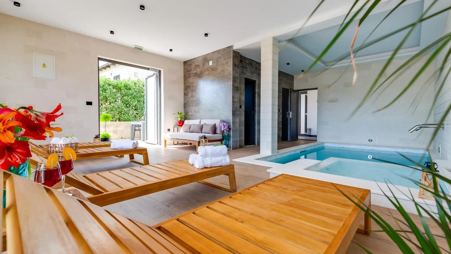 Terra Maiorum -12 Person Private Villa - Heated Pool And Water Massage Povljana